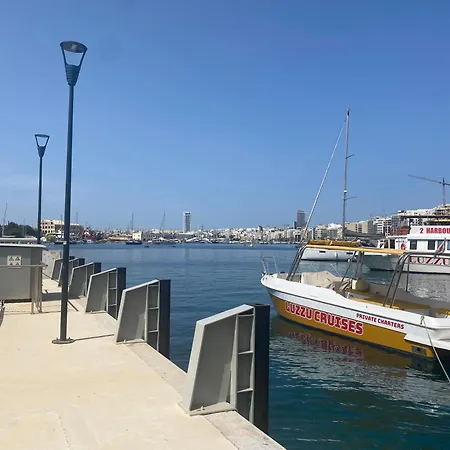 Elegance Sliema- Where Comfort Meets Class In Слима